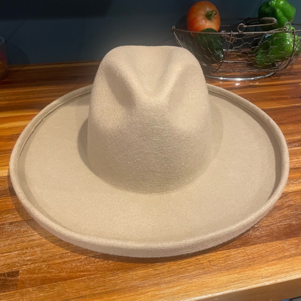 GIGIPIP - The Cara Loren Pencil Brim Hat